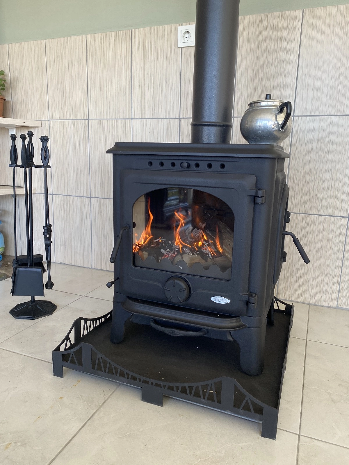 Üsküp Kapaklı Şömine Tipi Döküm Soba